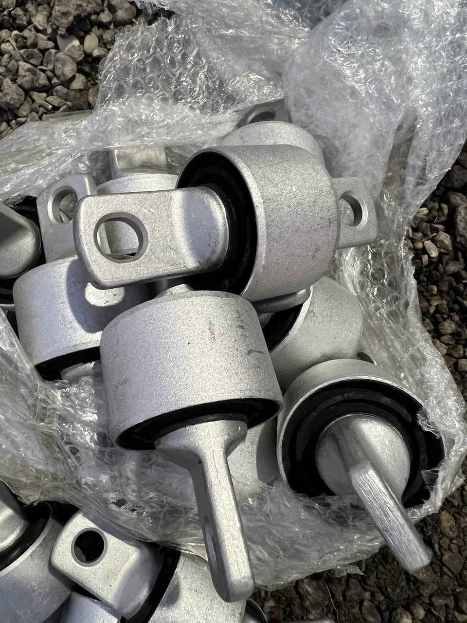 متوفر جميع البوش الخاصه بصدر TESLA
ول بوربرنات الاصليه 
الاصلي 
شركة اي في بارتس 
***********
***********
***********
