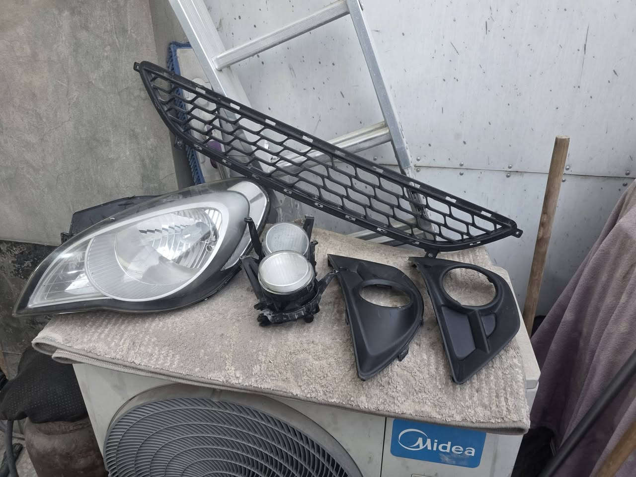 السلام عليكم للبيع السعر ١٥٠الف وبيهة مجال بسيط مازدة وحدة بلوجكترات عدد٢مع الكفرات والمشبك دعامية أمامية الأسفل مع بطاين جاملغات الامامية عدد٢نضاف كلش بلاديات للإستفسار الاتصال ***********بغداد حي التراث تقاطع الدرويش
