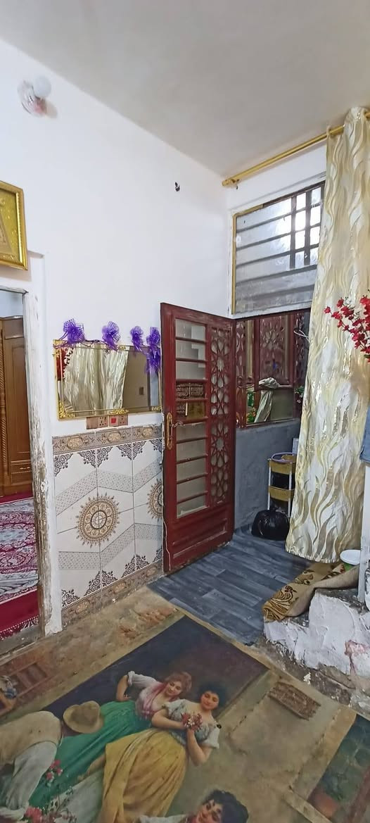 سلام عليكم يالله يوجد بيت البيع 50مترا يتكون من غرفه 4ونص وصاله 6بربعه ومطبخ وصحيات بيت عكاده بناء جديد بلوك بناء عالي رباط جديد يرهم فوك غرفه البيت بلديه وطوبته مده عشرين سنه قصد دافع من عنده سنتين بقن 18سنه كل سنه قصده مليون و300  البيت تطلوعه ب28 قفل ويرهم قصد  رجاء المو شراي لا يتصل المكان كربلاء حي العسكري قطاع 17 مقابيل المدارس رقم للهاتف لاستفسار ***********
