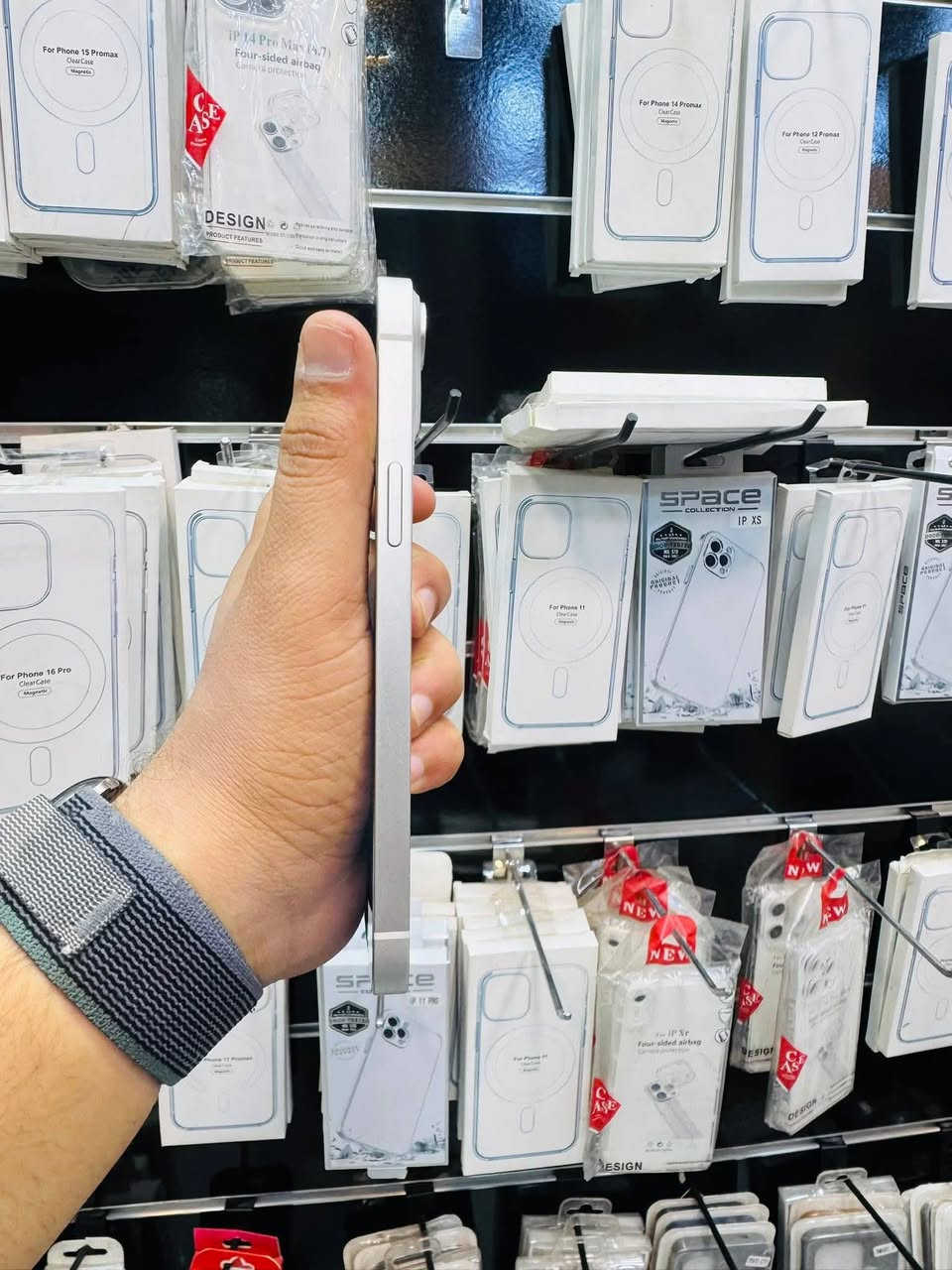 السلام عليكم 🫡
للبيع iPhone 14 بلاص بلاص ركز 
ذاكره 256 
بطاريه 86‎%‎ بلاد لا معلايه ولا ملعوب بيها 
نموذج M شرق اوسط 
نضافه 90‎%‎ لون ابيض 
الجهاز فول وكله سغال مابيه خلل فقط مبدل شاشه تفصيخ تفصيخ تفصيخ اصليه يعني مابيه اي خلل اتصال انترنيت كامرات صوت هزاز فرمته فيس ايدي كله شغال اي خلل مابيه السعر قفل 460 الف مكاني بغداد مدينه الصدر رقمي ***********
