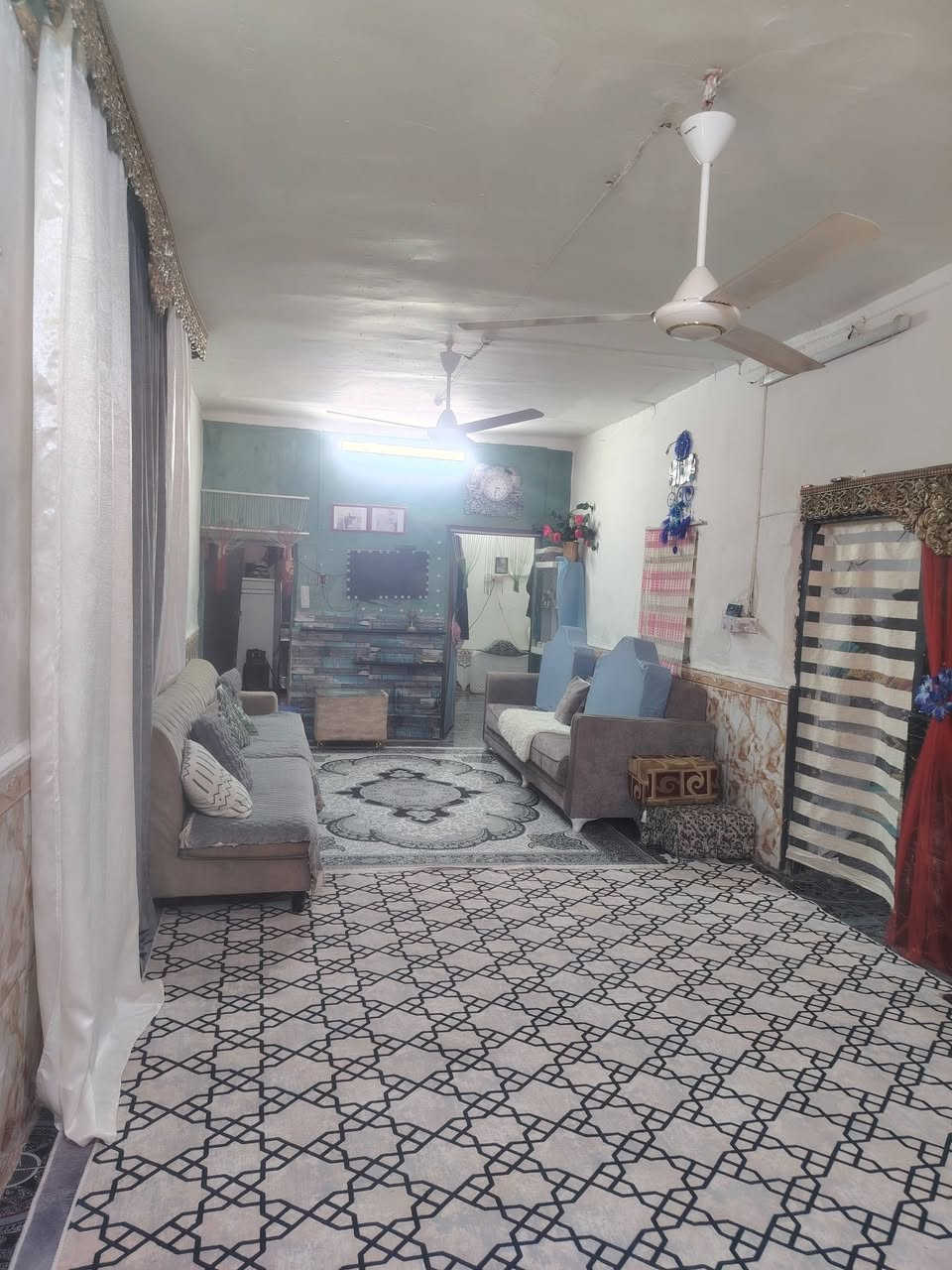 البيت للبيع مساحة ٣٠٠ متر منطقة حاوي عباس فرع مقابيل مغيسل كافت خدمات موجود واتساب ***********
