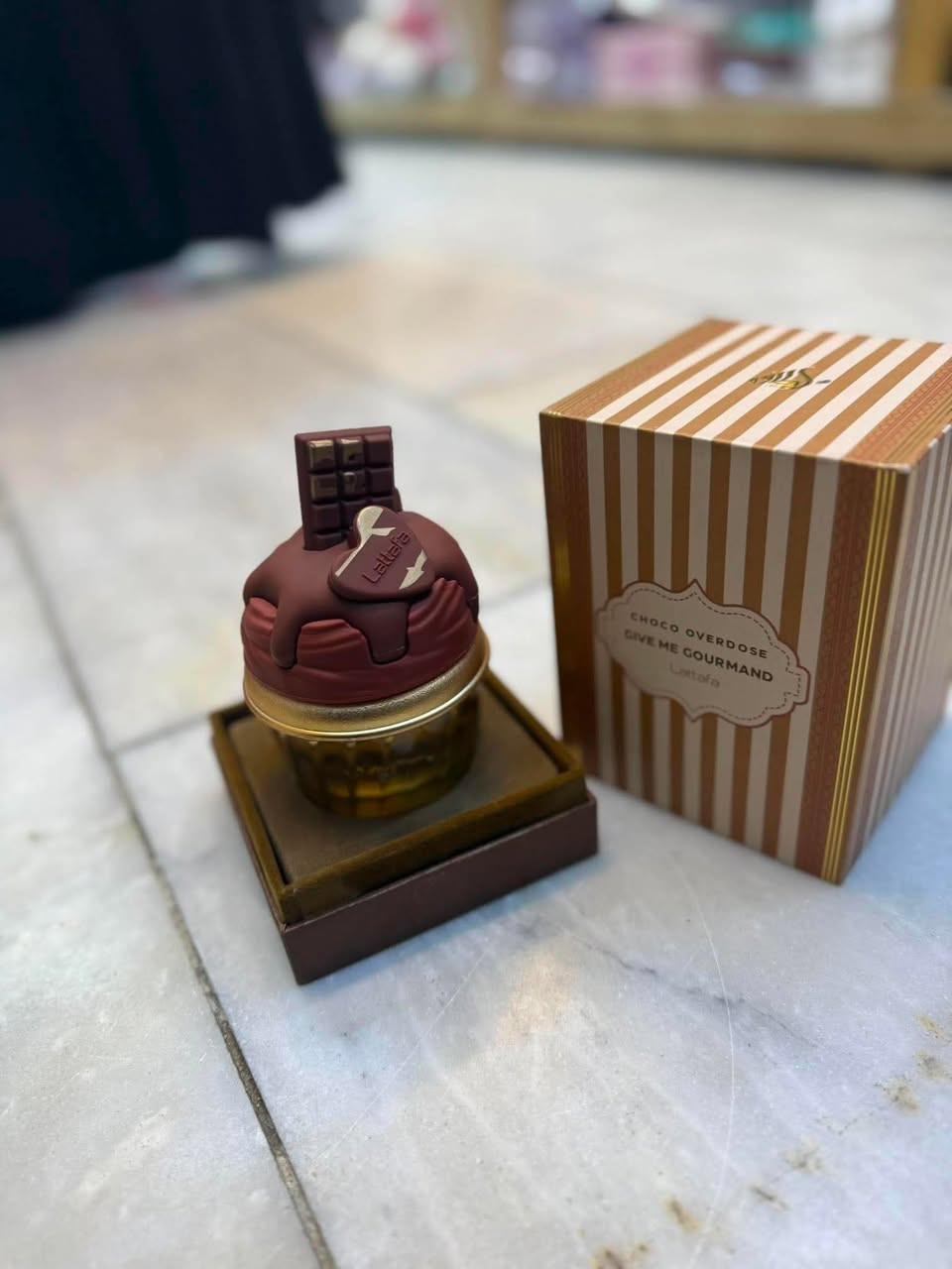 عطر من ماركة لطافة ينتمي هذا العطر للجنسين ويفوح برائحة غنية من الشوكولاتة الداكنة، والكاكاو، والفانيليا، والكراميل (جديد غير مستخدم) 
سعره 40 الف


**إذا كنت صاحب هذا الإعلان وتريد حذفه لأي سبب، رجاءا أرسل رسالة إلى الدعم الفني**