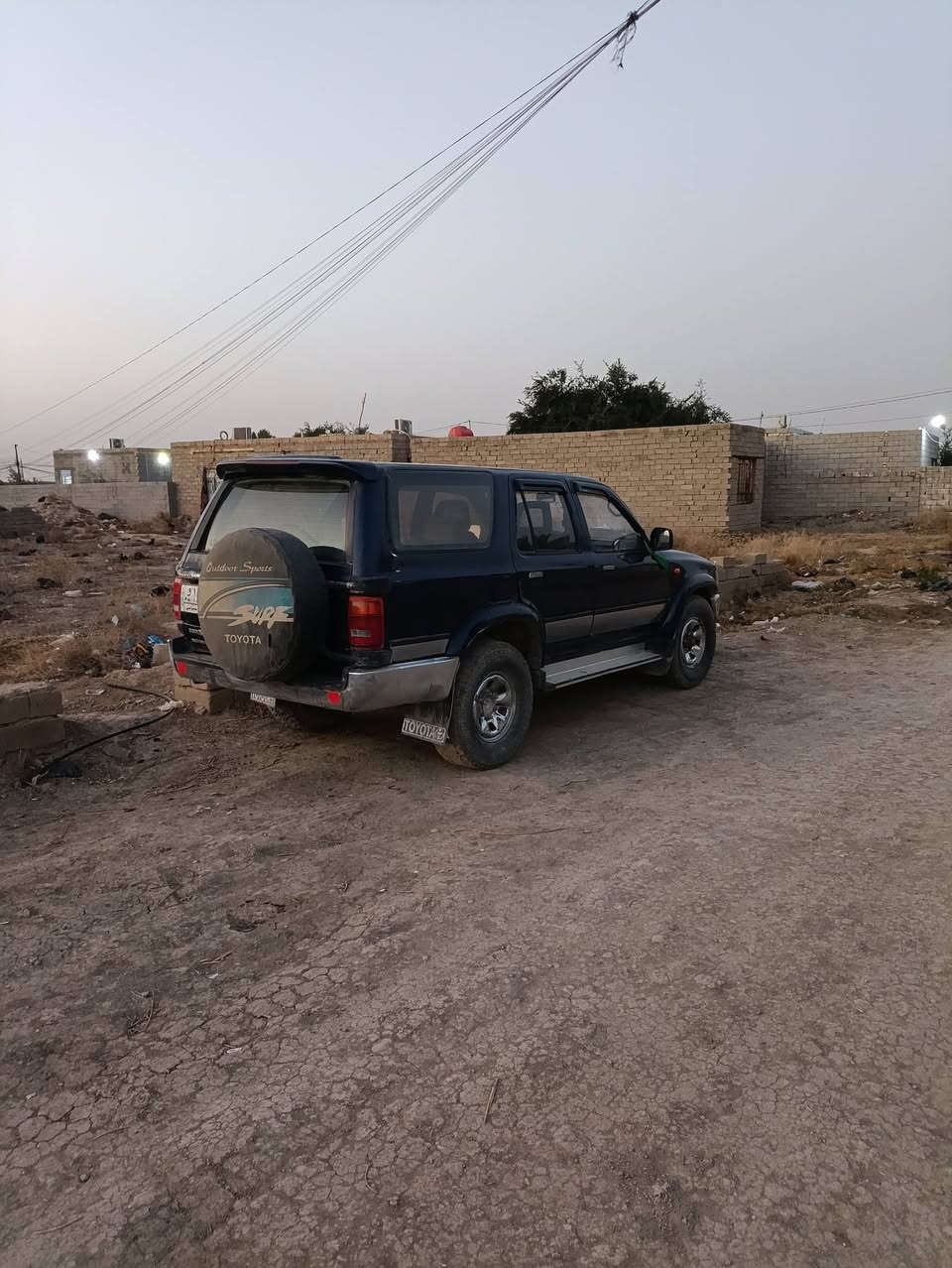 السلام عليكم سياره تيوتا لاندكروزر سيرف موديل 91سياره تحفه  للبيع  رقم بغداد محرك 3000 سنويه صاقطه  العنوان ذي قار قضاء  للاستفسار الاتصال على رقم ***********
