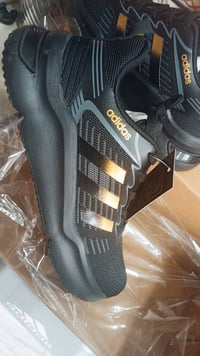 اديداس • فيتنامي • ٤١ و ٤٤