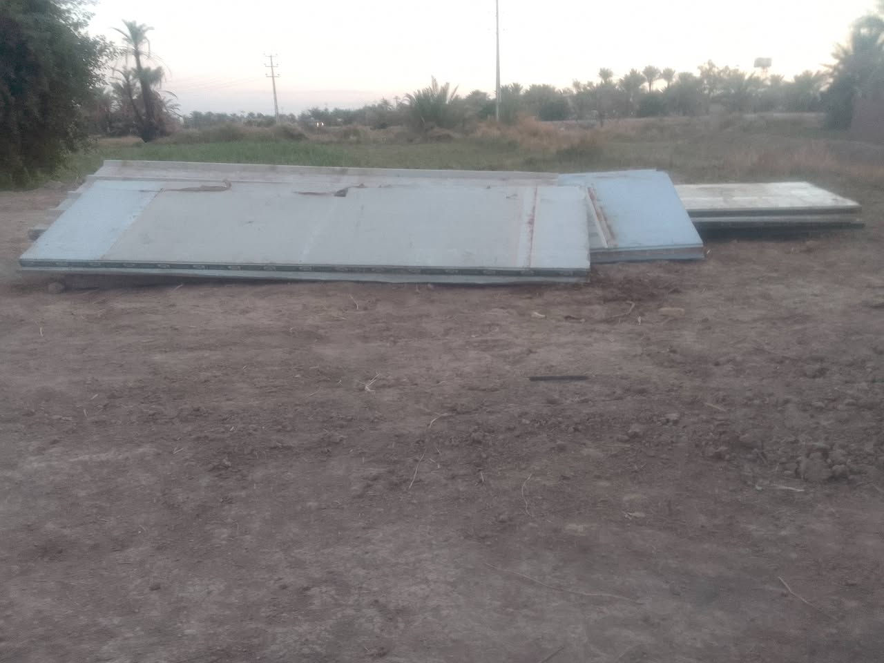 سلام عليكم سندويج للبيع مستخدم شهر نضيفات كلش طول 4 ونص العدد 8.    ***********
