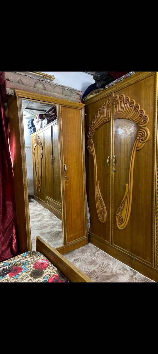 غرفة كاملة للبيع صاج من الداخل والخارج ب800 وبيها مجال للشراي
كنتور بابين +بوفيه
***********
