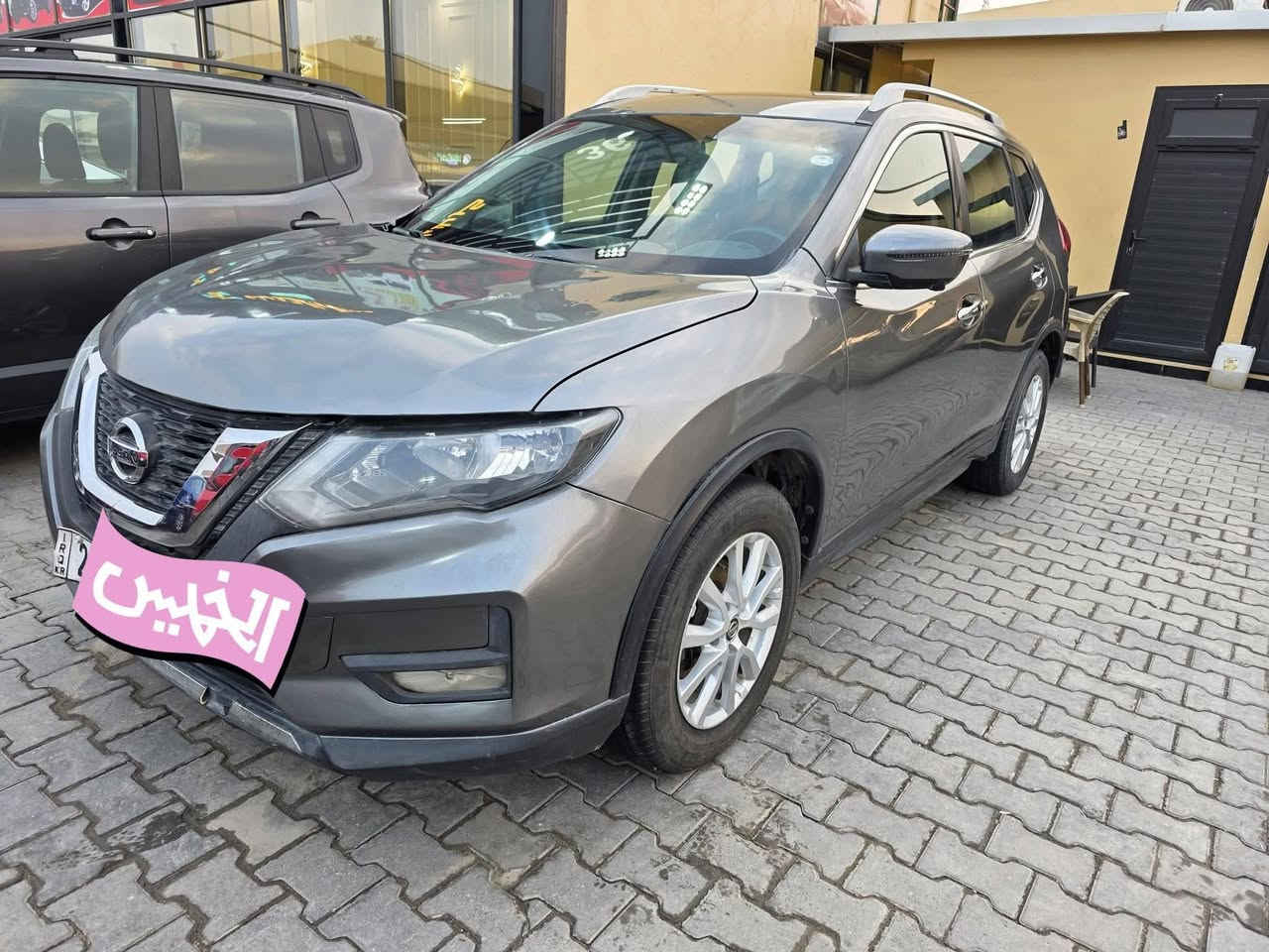 السلام عليكم 
نيسان روج 2017. SV AWD 
لون نفطي 
رقم اربيل 
ماشية 63 الف 
مواصفات فول 
بانوراما 
فور ويل  تشغيل عن بعد
كامرات 360  لايتات زينون 
سستم صوت  boss
تحكم ستيرن  تدفئة ستيرن 
جنطة شفط
3 انظمة قيادة 
نقطة عمياء 
صور الحادث مرفقة 
و بيها صبغ فقط بالعراق 3 قطع 
مكان السيارة كربلاء 
السعر 147 قابل للتفاوض 
اي استفسار ع خاص 
او واتساب ***********
