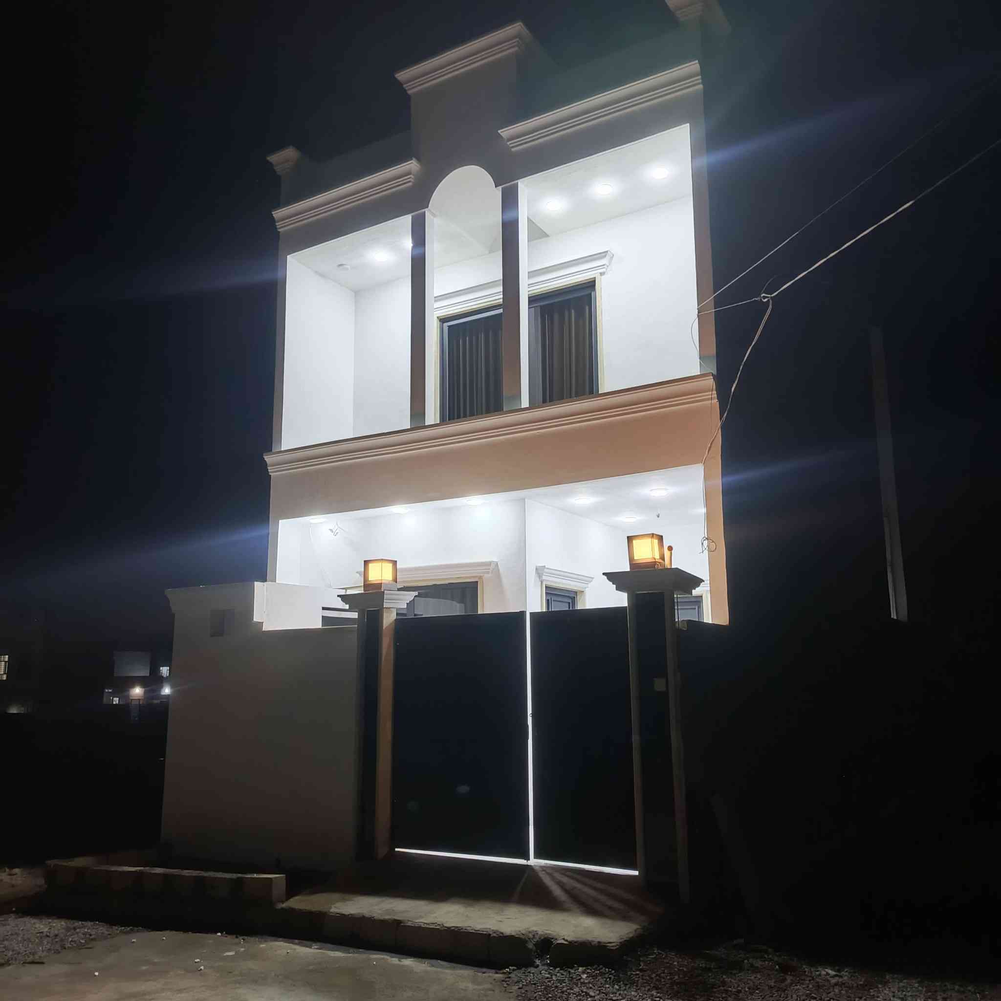 سلام عليكم بيت بناء حديث تعليم غرفة تجارة وصل بلدية مساحة 120 وجه 6 غرف نوم جوا ثنين طابق ثاني كامل  سعره خاص او عل رقم ***********
