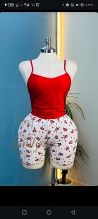 عرض 3 قطع • توصيل • ملابس