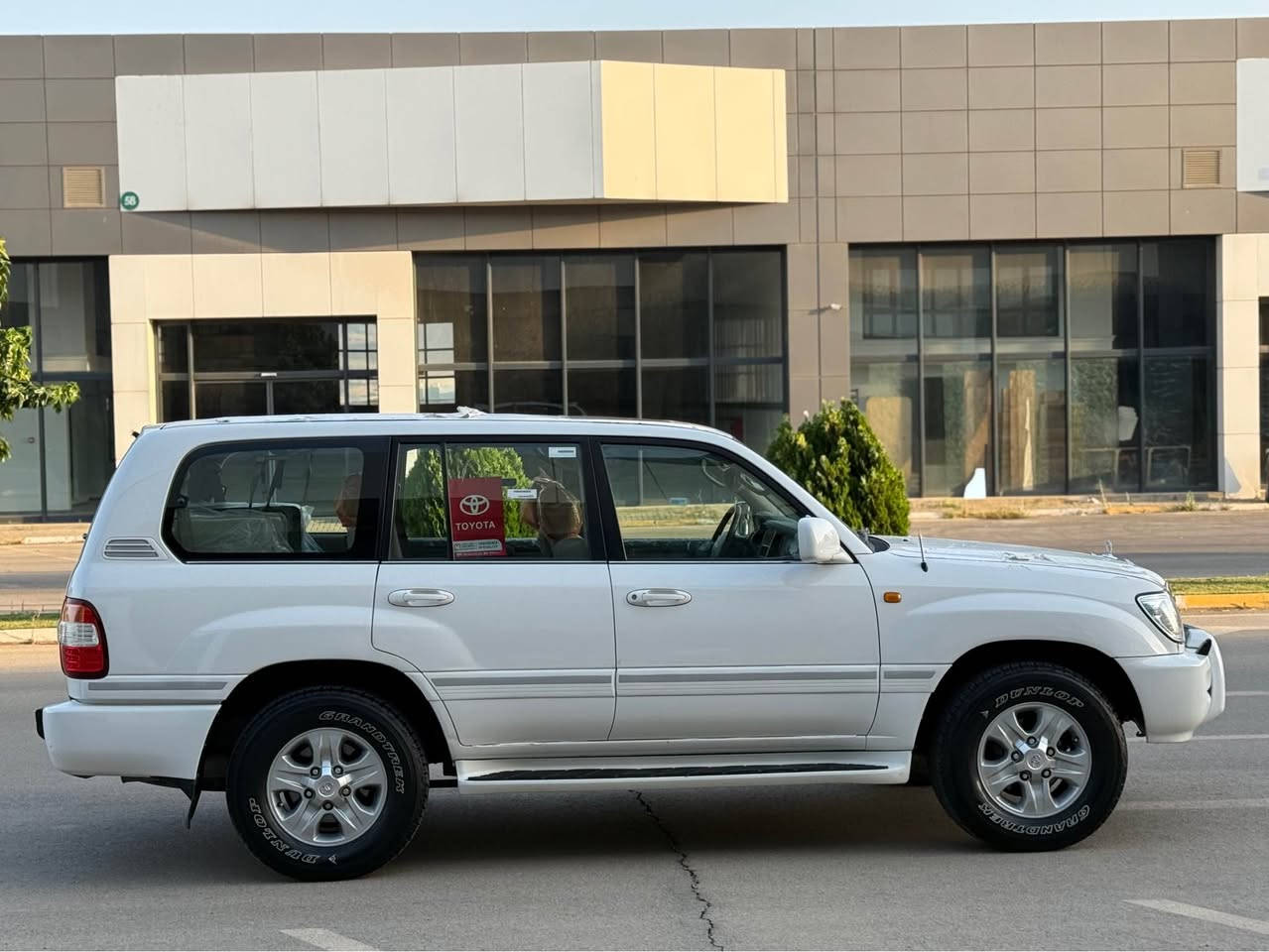 Toyota land cruiser 2006
مۆنیکا ٢٠٠٦  G.X.R
مواسەفات فوول
١٩٧٠٠٠ کم ڕۆشتووە
ناو زەرد و فۆڕمیگا
گێڕ ئۆتۆماتیک
سڵاید و سەلاجە
قوفلی ئەکسل (diff lock)
چوار تایەی لۆکی لە ژێرە 
گێڕ و مەکینە و ئەکسلی بەشەرت
تەنها دوو پەڵەی بۆیاخە
هەموو گیانی بەشەرت هیچ مەسرەفێکی تیانیە
سەنەوی و ژینگەی تازەیە 
٢٠٥ گەڵا و کەمێک معامەلە
*********** السليمانية, العراق
