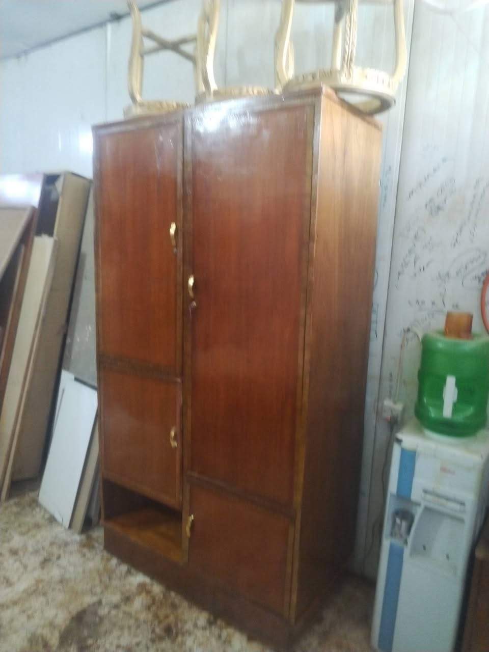 السلام عليكم
كنتور صاج بيبان مقطعه
وخانه مفتوحه سفلي للاحذيه
السعر ٦٥
المكان الكريعات مقابل مطعم البلام العائلي
موبايل ***********
لانرد على التعليقات فقط الاتصال
