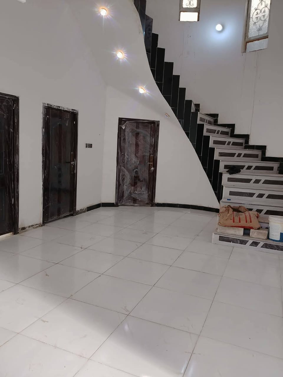 🏡 بيت للبيع – حي 36 (ركن) 🏡
المساحة: 200 متر مربع
الموقع: ركن على شارعين (20 متر و10 متر)
الطابق: طابق واحد
الحالة: جديد، غير مسكون
يتكون من: ✅ غرفتين
✅ صالة
✅ مطبخ
✅ غرفة استقبال
📞 للاستفسار: ***********
📱 واتساب: https://wa.me/9647879659200⁠�
📍 أو مراجعة مكتب الضامن للعقارات
حي الصدر – مجاور صيدلية ركن العلاج
