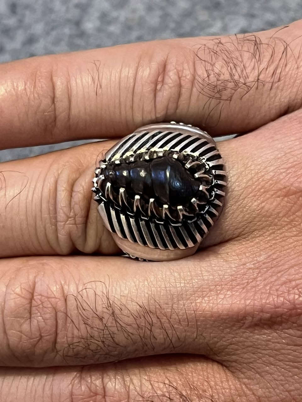 📿 اللهم صل على محمد وآل محمد
.
💎 قال الإمام علي بن موسى الرضا (عليهما السلام): " من لم يقدر على ما يكفر به ذنوبه ؛ فليكثر من الصلاة على محمد وآله ؛ فإنها تهدم الذنوب هدما ".
 خاتم متوج بحجر صيني مجروخ لوي 
صياغه المبدع صاحب 
بغداد م الصدر ***********
