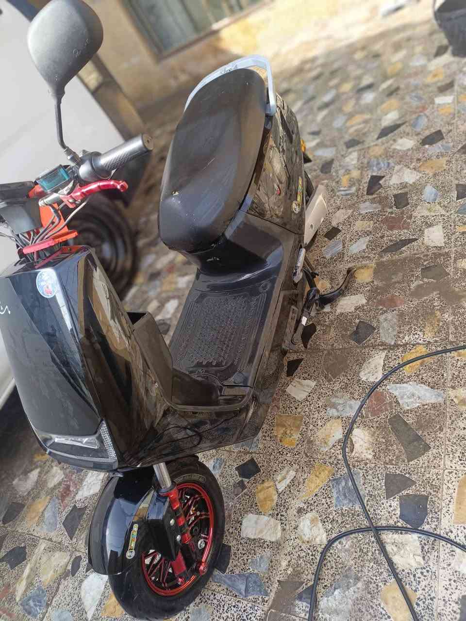 دراجه شحن مستعمله +بريكات رياضي دبلت رياضي ويل رياضي ستيران رياضي يده بريك رياضي +6بطاريت رقم*********** سعر 700وبيه مجال لل شراي وتدلل
