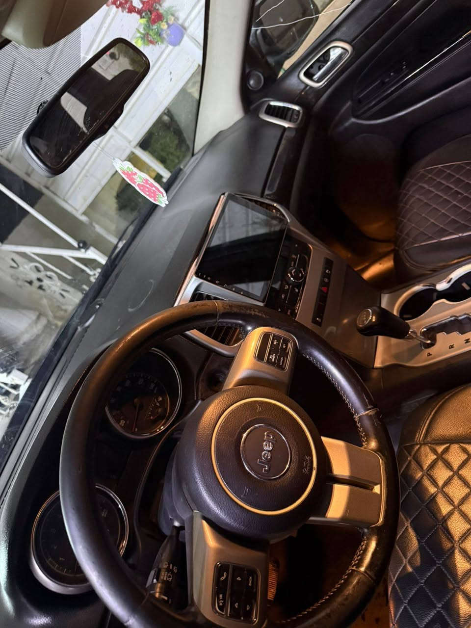 سلام عليكم
تنبيه وملاحضه مكلف بنشى مكلف بنشر 
رجائن انتبه لتفاصيل حته لاا تعبك ولا تعبني 
جيب لاريدو موديل 2012
سياره عله كد الحال وصور لسونار موجوده 
حداديه نص عمر رقم بغداد انكليزي تحويل ثاني يوم 
كير ومحرك خير من الله تتفئه وتبرد كامل 
السعر 130$ وبيه مجال 
*********** الشراي يتصل
