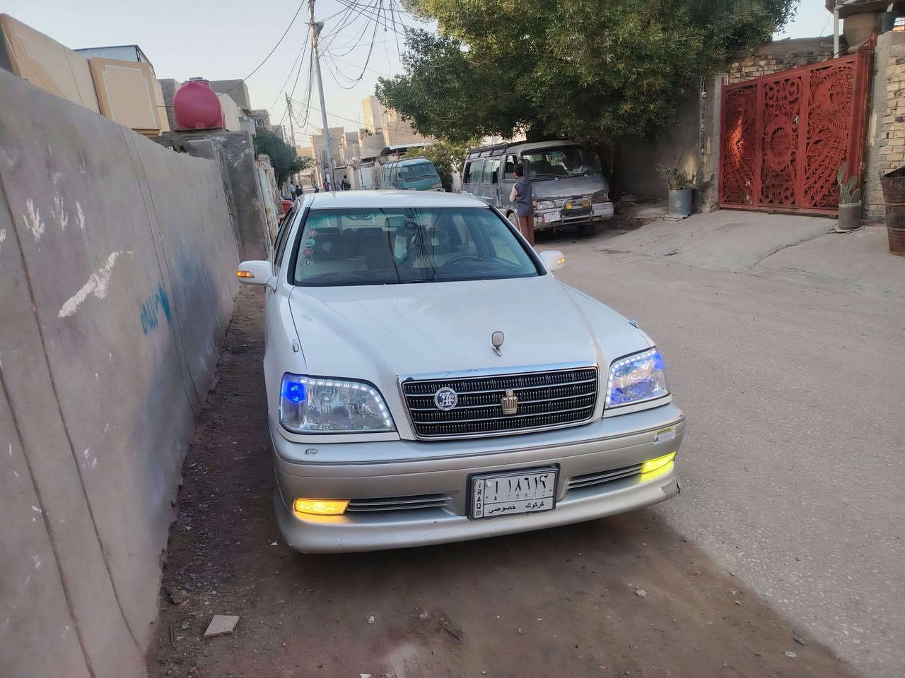 سلام عليكم ملكة ٢٠٠١ سيارة جاهزة وحلوة مكفولة من الكص بيها فقط بالجاملغ الخلفي ومسوي السيارة خير من الله جاهزة من كل شي محرك ديفور صغير مفحوصة رقم كركوك السعر 80 رقم الهاتف ***********
