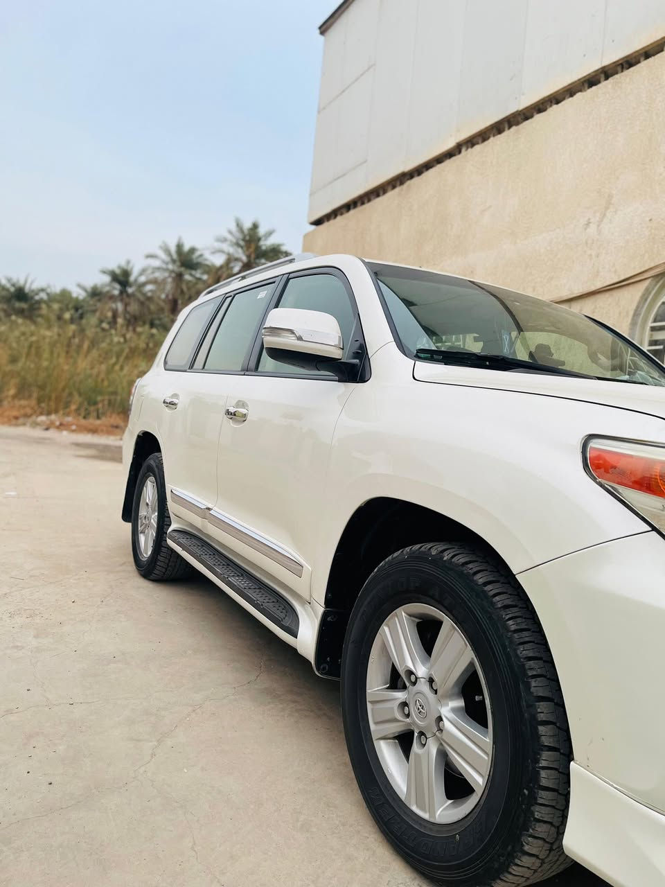 لاندكروز مديل 2013السياره كفاله 6v رقم بغداد مميز بأسمي تحويل ثاني يوم السياره جديده وما بيها ايي نقص و معروفه مواصفات الاندكروز للاستفسار 
***********
