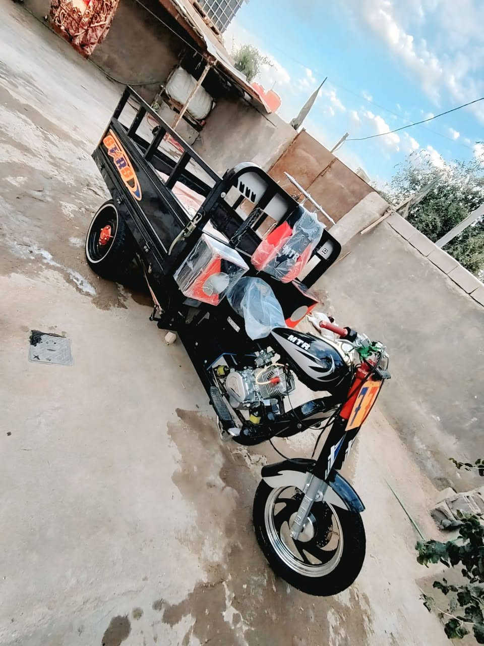 السلام عليكم شباب ستوته امتيار للبيع اوراق موديل 17 تعميره 26 مقفوله من الطول للطول بكاني البصره الزبير السعر خاص ***********
