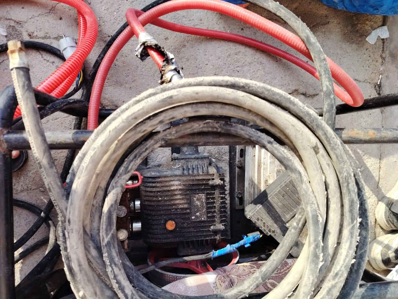 مضخه غسل سيارات  نضيف    ضغطه قوي   ويا صونده 18متر مسلح طبقتين   السعر ٢٠٠ الف  البصره نواب الضباط  ***********
