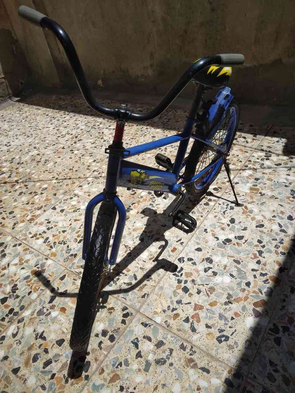 السلام عليكم. بايسكل للبيع نوع BMX قديم السعر (٤٠)وبي مجال بسيط. ملاحضة عوزة تبديل تواير وماشته شوية طاكة وعوزة صجم للورة كما موضح في المنشور. مكاني رميثة.


**إذا كنت صاحب هذا الإعلان وتريد حذفه لأي سبب، رجاءا أرسل رسالة إلى الدعم الفني**