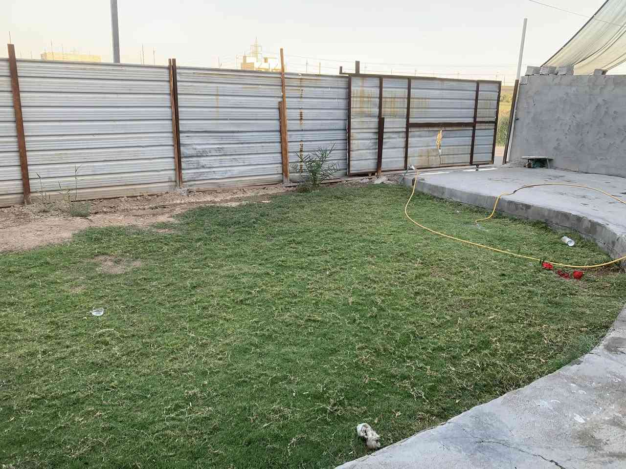 سلام عليكم بيت البيع بهوررجب قرب شركه شواطئ كامل خدمات مساحه 400متر سند 25ماكو يمه أي مشاريع البيت بسمي بي قرار محكمه سعر البيت 125وبي مجال تصل ودالل ***********
