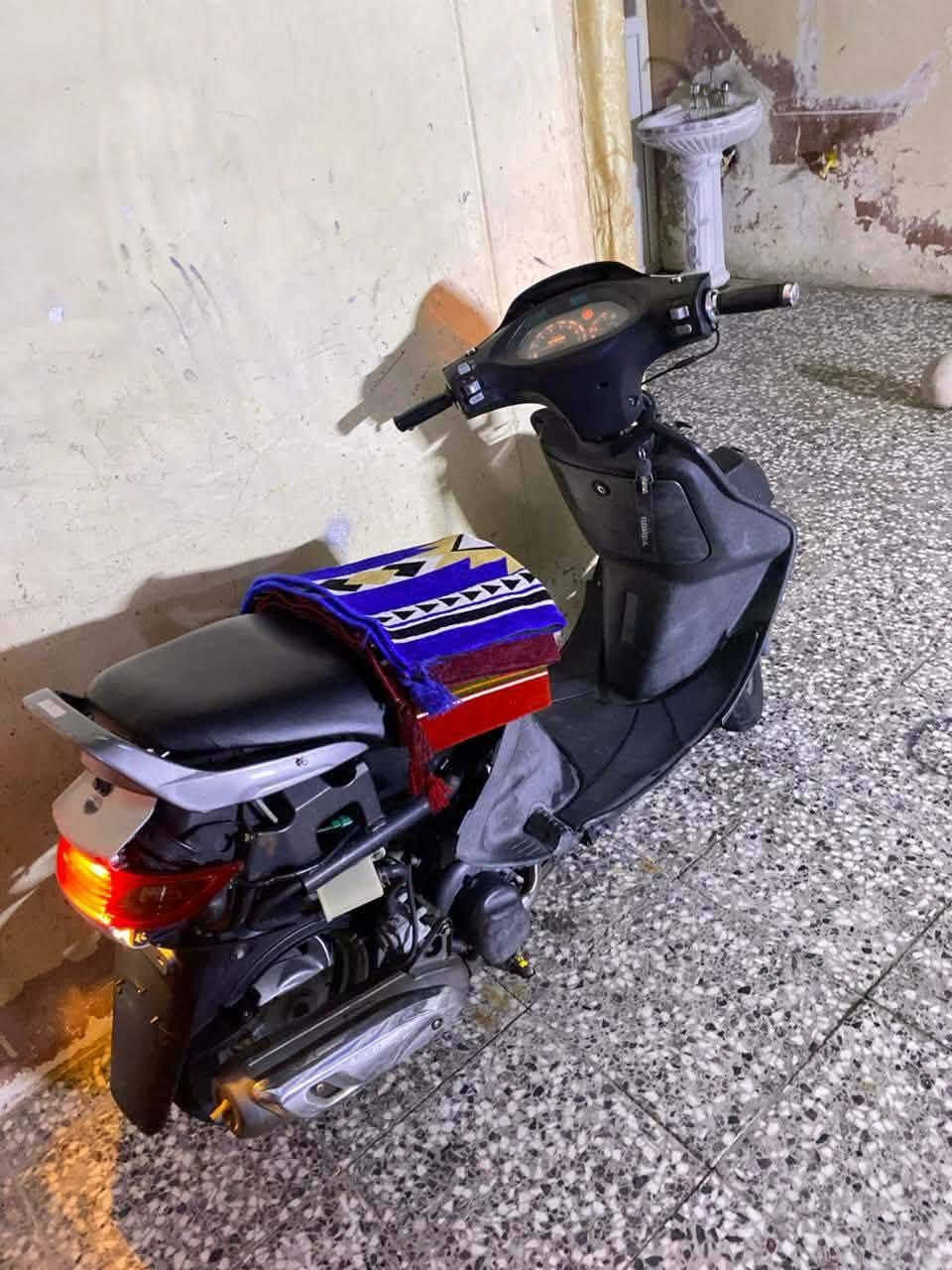 لسلام عليكم فراشة بلاديه مكينه خررسه بلكراتين ب525 وبيها مجال قليل
***********
