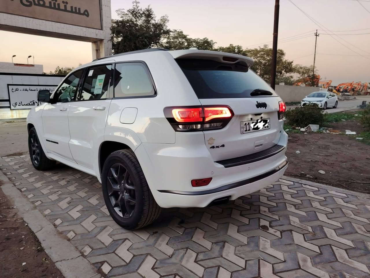 جيب 2020 خليجيه كفاله من الشخطه..
مكفوله من الصبغ والتبديل والبارد كفاله وجديده
ماشيه 44 الف تراي مال زيروو
محرك6 سلندر..
السياره فول 1/1 اعلى موصفات
بصمه
بنوراما..
كشنات جلد لونين احمر بلاد مطرز..وكهرباء 2امامي.وخزن ميموري
ستيرن كهرباء.. 
شاشه جبيره.. 
سيبر منازل.. 
موصفات الS  معروفه رقم وسنويه وهزه قبل كم يوم جددتهم.. مكاني بغداد الكرخ حي الاعلام... 
سياره على ايدي ومعتني بيه للامانه مبيه اي نقص.. 
...***********...
