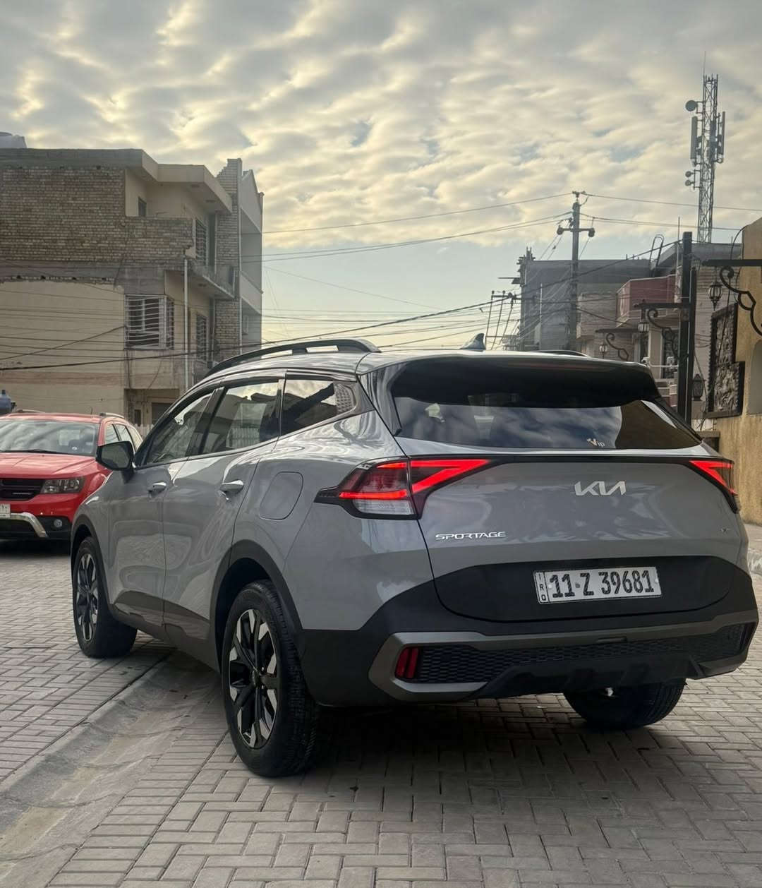 مكلف بلنشر كيا سبورتج 2023 فئة Xline وارد امريكي
حادث بسيط موضح بلصور صبغ بنيد وبارد جاملغ فقط بدون دواخل
فول مواصفات/ بانوراما بصمة تشغيل وابواب وتشغيل عن بعد/ شاشة كبيره مع كاميرا دواره/ كشنات جلد وتدفئة بلمقعد/ انظمة قيادة مود درايف/ وباقي المواصفات المعروفة/
 سيارة جاهزة وجديده بدون نقص ماشية 34. 
محرك 2500
رقم بغداد دولي بأسمي
السعر  223 بيه مجال 
اي استفسار اتصل على الرقم اني مكلف بلنشر
📞   ***********   بغداد كم سارة
