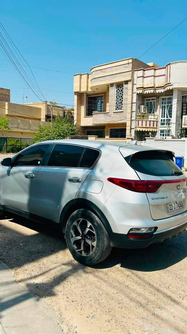 سبورتج 
موديل 2021 
نص فول 
رادار 
كامره دواره 
شاشه كبيره 
تحكمات جهتين 
تبريد قطعتين 
دفع رباعي 
نضام نزول منحدرات 
عداد المشي 70 
تحديد مسار 
كروز سرعه 
صبغ جاملغ خلفي ايمن 

لل استفسار 
***********
