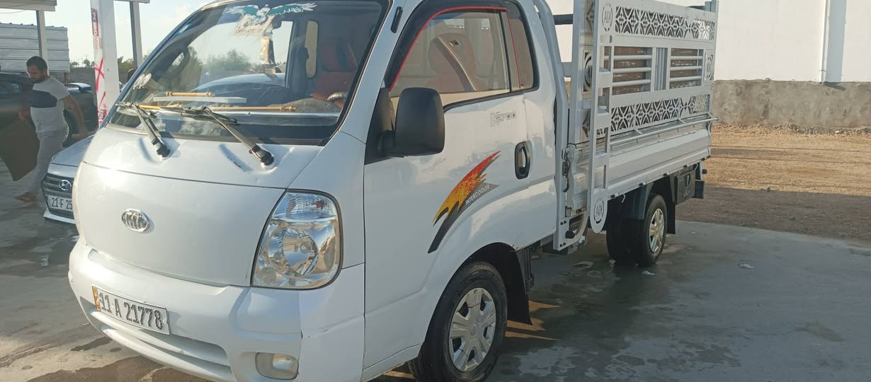 السلام عليكم كيا موديل 9 للبيع المكان محافظه الانبار الرمادي مقفوله بس بيها ملاحظات السعر 100 ورقه التواصل على هذا الرقم اتصال  ***********
