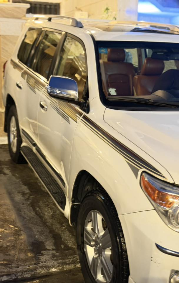 لاندكروز GX.R  V8 4600  🔥
موديل 2014 

السياره فول مواصفات للاخير مكفوله كفاله عامه 

 ماشيه 147 الف 🔥

اللون ابيض لؤلؤي ⚪️

حساسات  

ثلاجه وسطيه 

شاشه اندرويد 

فتحه سقف 

دفع رباعي عالي ودفع رباعي واطي 🔥

تبريد تدفئه 

كشن كهرباء 

لون داخلي مميز 

كامره  بلاديه

تايرات الشركه بلاديه بيها  

سبير ما نازل 

السعر :- 415 ورقه وبيها مجال بسيط جدا 

  

رقم بغداد سنويه جديده هزه جديده سياره جاهزه مجهزه من كل نواحي 

مكان السياره بغداد لتواصل والاستفسار على الرقم ***********
