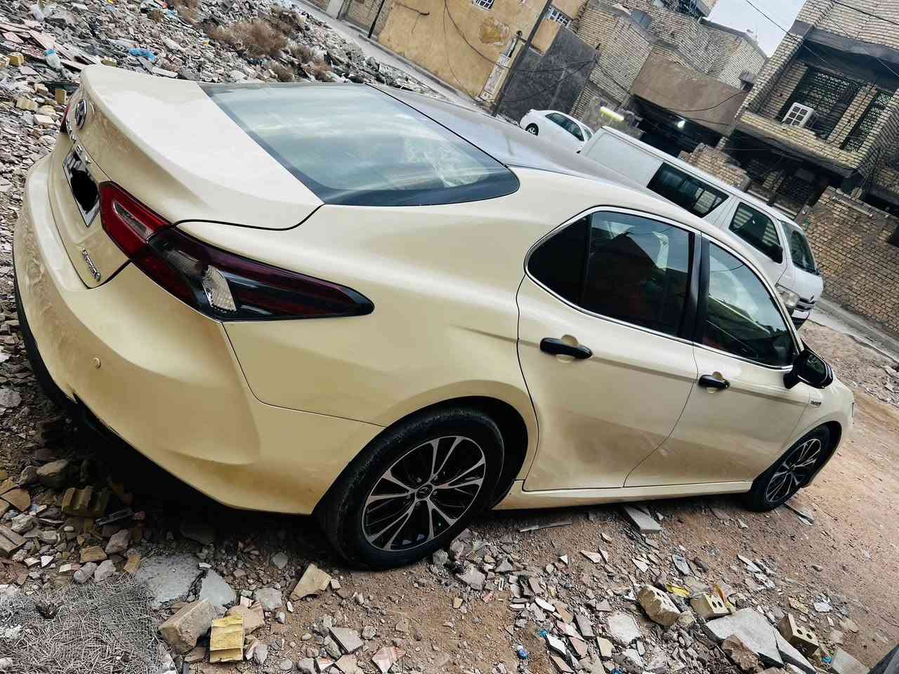 كامري 2022 اصل 19
سعرها 120 وبيها مجال
مواصفات LE هايبرد 
كير و محرك وبطارية مكفولة 
بصمة دخول ذكي 
تحكم ستيرن 
تحكم بالمري 
نظام اوتو هولد 
ثلاث وضعيات قيادة نورمل ايكو سبورت 
سايد بريك كهربائي 
كل الجامات اوتو 
لايتات زنون 
بك لايت ليد
تبريد قطعتين منفصل 
كشنات جلد 
شاشة كامرة خلفية 
صبغ عام بدون حادث 
مكاني بغداد الامين الثانية
***********
