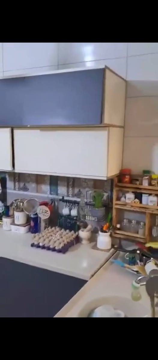 سلام عليكم بيت للبيع خلفي مساحة 80متراستقبال صالة صحيات غرفة نوم جوة وفوك غرفة نوم العنوان الكفات زراعي السعر 60وبي مجال هاتف ***********
