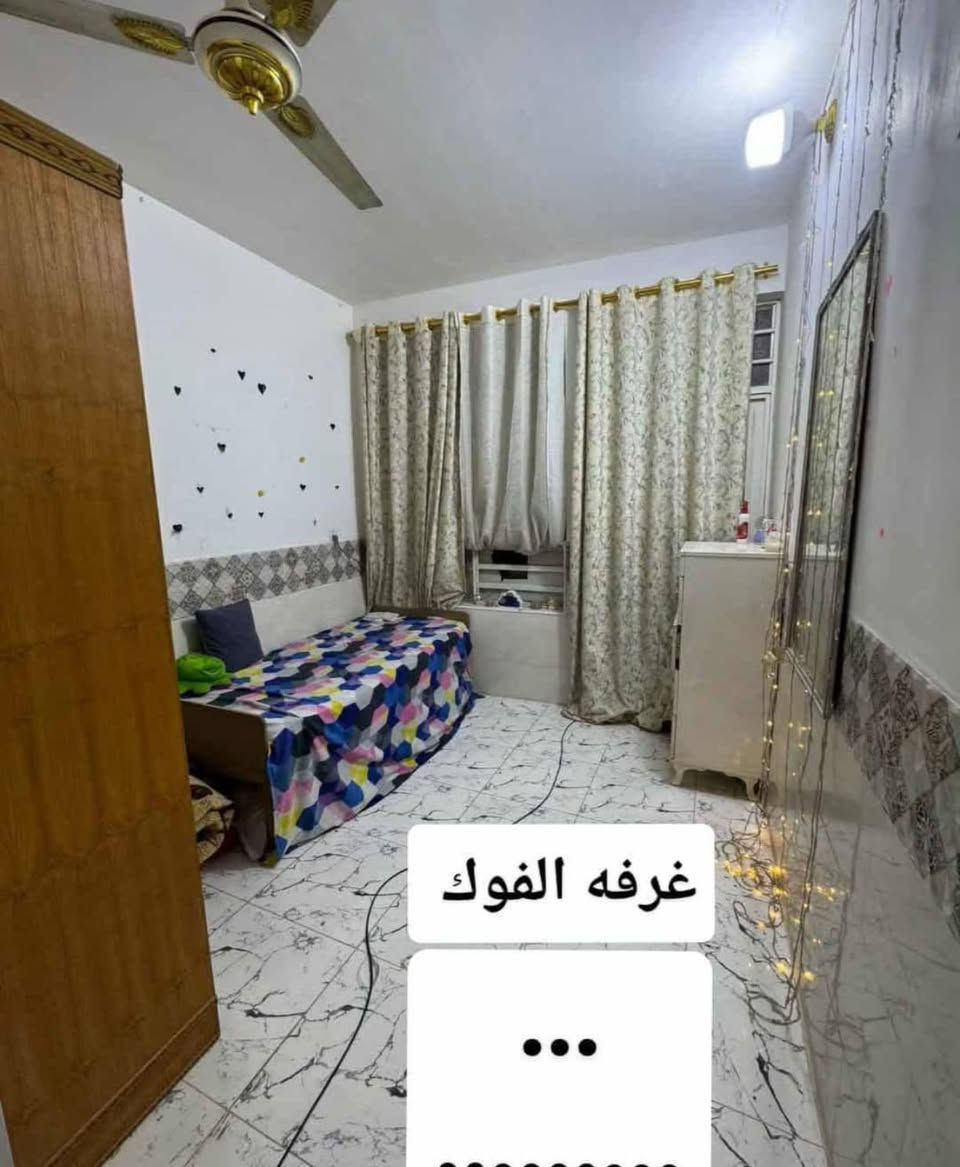 دار للبيع 100 متر حي ميسان خلف دكتور ابراهيم الحكيم قرب شارع البوريات مسافه جدا قريبه سنه من طالع منه البنا
***********
