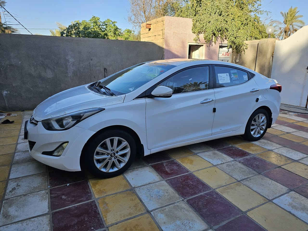 السلام عليكم  رمضان كريم
النتره موديل 2016  وينه يدور جديد 
كفاله عامه شبر صبغ بل دوسه وباقي كفاله
مكينه كير حداديه تخم تاير جاهزه على الخير
فول مواصفات ما عده بصمه 
مكان سياره ناصريه سعر 135
  الاتصال على رقم ***********
