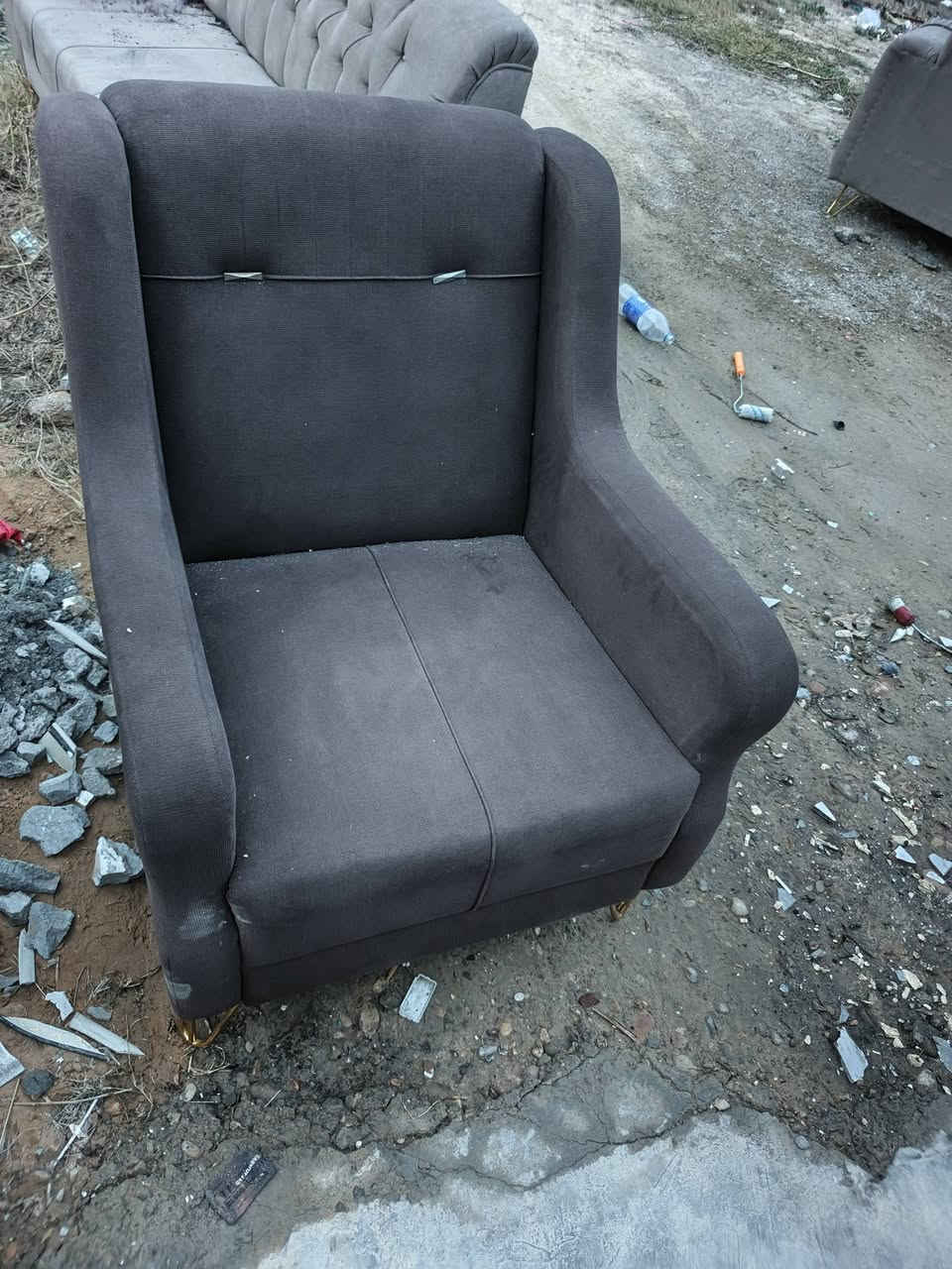 تخم تفصال ثقيل شوي بي سماد يرادله غسله بس نضيف سعره ٢٠٠
***********
