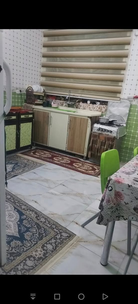 اللهم صل على محمد وال محمد بيت بحي الحكم مساحه ١١٥متر الحالي ١٢٥ تابع لركن موقع جيد كافه الخدمات قرب المدارس عالي عن الشارع مسلح براني ٦+٤ مطبخ ٤+٤ غرفه ٥+٤ طارمه عرض ٤حديقه هول صحيات خارجيه وداخلية البيت حر ما مطلوب للاستفسار الاتصال على الرقم *********** واتساب

