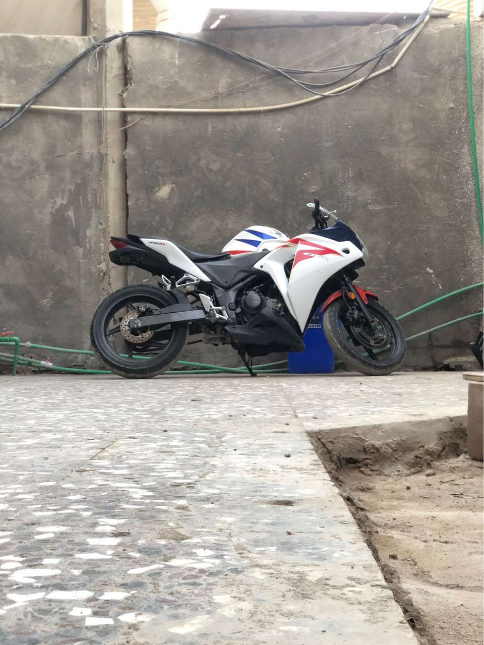 دراجة بطح هوندا سي بي ار محرك 250 نقصها بستم فقط الدراجة حلوة ونضيفه السعر المطلوب 1250  عنواني البصرة *********** شط العرب, البصرة
