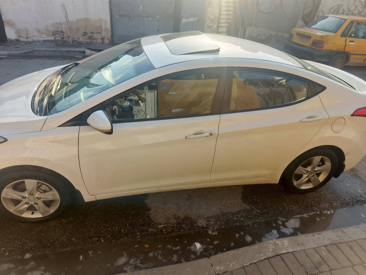 سلام عليكم  النترة ١٢ خليجي فول مواصفات GLS محرك ١٨٠٠ رقم بصرة بسمي بيهة صبغ باب خلفي وداير ومكانات بارد قليل سيارة نضيفة مال جناي سعره ١١٥ بيهة مجال مكاني البصرة القبلة ***********
