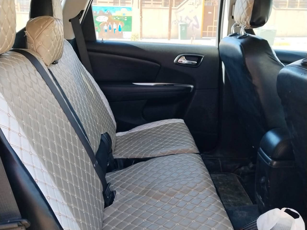 دوج جورني 2019 نص فول مواصفااات رقم دهوك
بصمه تشغيل 
بصمه ابواب 
٧ راكب 
محرك 2400
تبريد امامي فقط
شاشه صغيرة + كاميرا
حساسات
كير محرك شرط
اتصال على الرقم 
***********
***********
