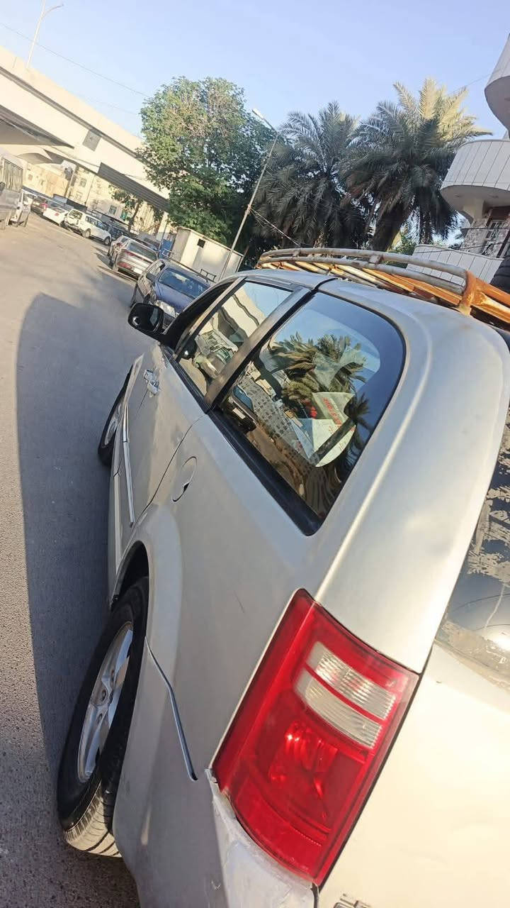 السلام عليكم
2008 
3300
كير جديد 
كهربائيات كله شغاله
شاشه بلاديه لمس 
مصبوغه عام وجارده السياره يرادله ترتيبات بسيطه 
بدون ضربه بدون دواخل بدون اير باك 
مبدل بيه باب السايق وجاملغ اثر ضربه بيدي ضربته 
داخل جلد بيجي مدوشمه 
كشنات ثنين كهرباء 
باب خلفي كهرباء فاصلهن 
تبريد 3قطع ثلج
صدر جديد 
عربانه جديده
رقم واسط تحويل ثاني يوم 
السعر 84بيه مجال كلش بسيط 
***********
***********
واتساب بيهن 
مكاني بغداد الجديده الامين الثانيه
