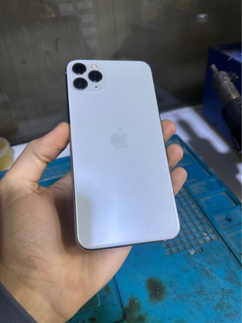 ئایفۆن ١١ پرۆ ماکس ٢٥٦ گیگا ١ سیم مۆبایلەکە بەس شاشەی گۆراوە هەمووشتیکی بلادیە بە زەمان  شاشەکەشی ئەسلی بۆ داندراوە کوالیتی بلادی نرخی ٢٢٠ هەزار ناونیشان هەولیر گەرەکی قەلاتی نویی ژمارە تەلەفۆن و واسئەپ (***********) أربيل, العراق
