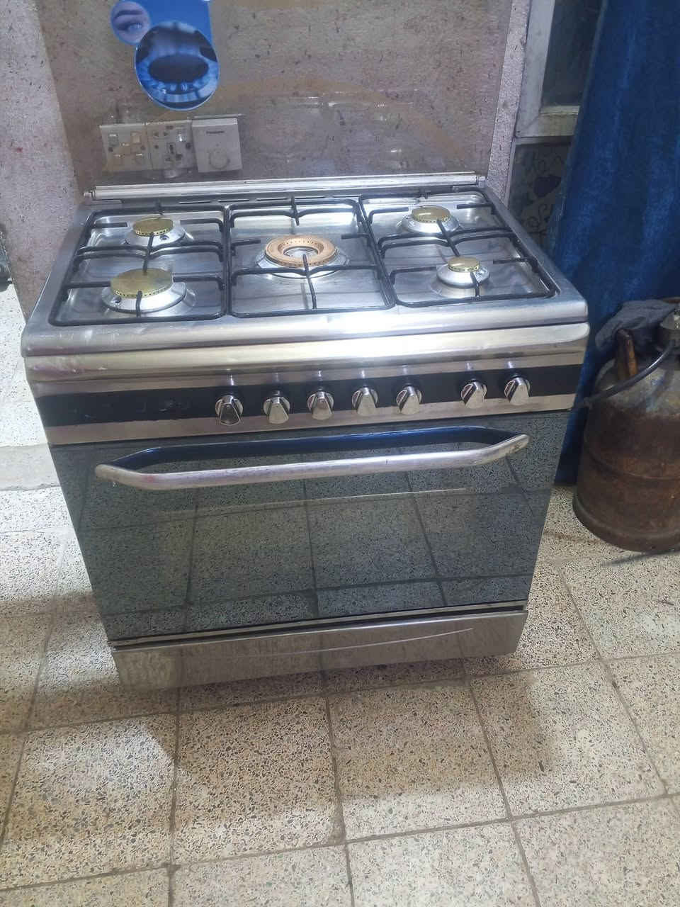 السلام عليكم طباخ فريش مصري نضيف جدا شغال على فحص كامل فرن فوك وجوه شغال بغداد المدينة الصدر الحميديه بالبدايه يم سيطره سعره ١٥٠ وبي مجال


**إذا كنت صاحب هذا الإعلان وتريد حذفه لأي سبب، رجاءا أرسل رسالة إلى الدعم الفني**