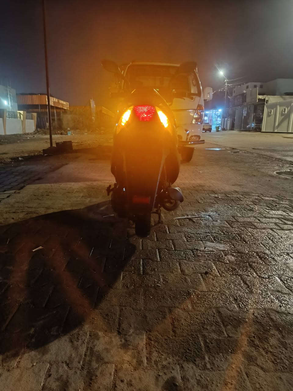 سلام عليكم دراجه ماكس 140 جديده صالي شهرين من مطلعه من الوكيل  دراجه جديده مكينه بل صندوك شلعه ومعدل دراجه جديده وكل كهربايته تشتغل وتجي وشوفه وتاتاكد من كلشي يلا تدفع فلوس العقد مالته باسمي مكاني نجف مجمع اميرات السكني 600 وبيه مجال قليل حك جيه رقم موبايل ***********
