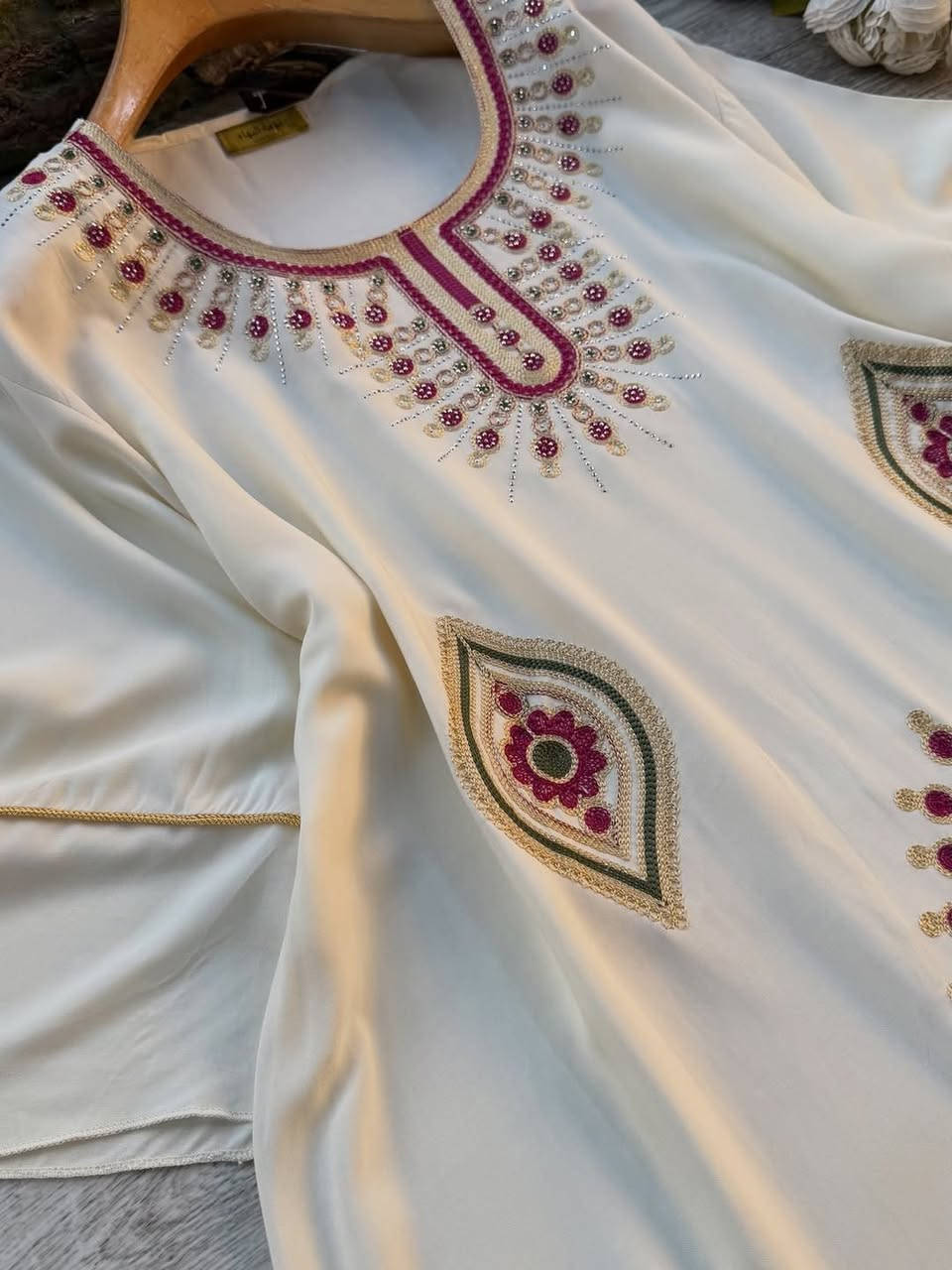 راحة تلبسينها… وأناقة تشوفينها
قماش خفيف، قصّة واسعة مع ربط يحدد الخصر
اختيار مثالي للبيت ولمّات العائلة ❤️🌺🦋🐅
😌👗 دشداشة كشمير تطريز هندي أصلي 
قياس 2x_3x_4x_5x
#سعــــــــــــر10
يوجد توصيل داخل المسيب الفين دينار 
يوجد توصيل محافظات


**إذا كنت صاحب هذا الإعلان وتريد حذفه لأي سبب، رجاءا أرسل رسالة إلى الدعم الفني**