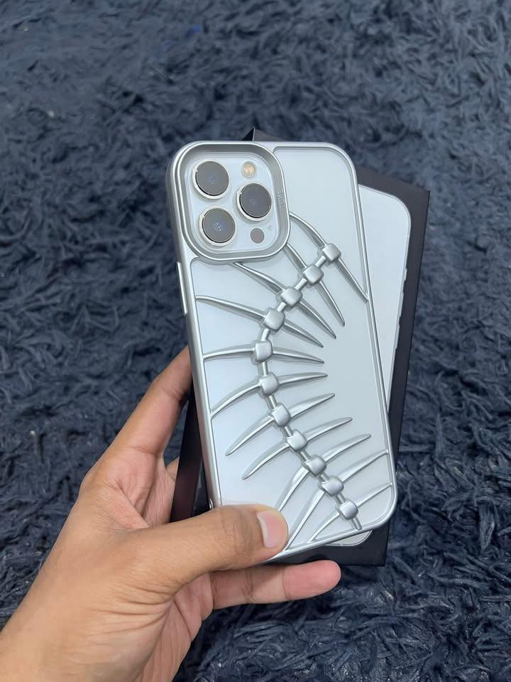 السلام عليكم ايفون ١٣ برو ماكس للبيع.                              ذاكره ٢٥٦. بطاريه ٨٨ بلادي غير مرفوعه.                              مبدل ضهر فقط. سعر ٥٥٠وبيه مجال.                                 الرقم *********** واتساب موجود
