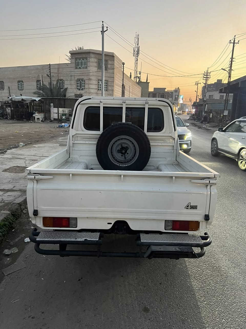 حوثيه موديل 2014 كير عادي مكينه 6 كاز فور ويل مقفوله من اي ضرر رقم بغداد /السعر دفترين ونص 
***********
