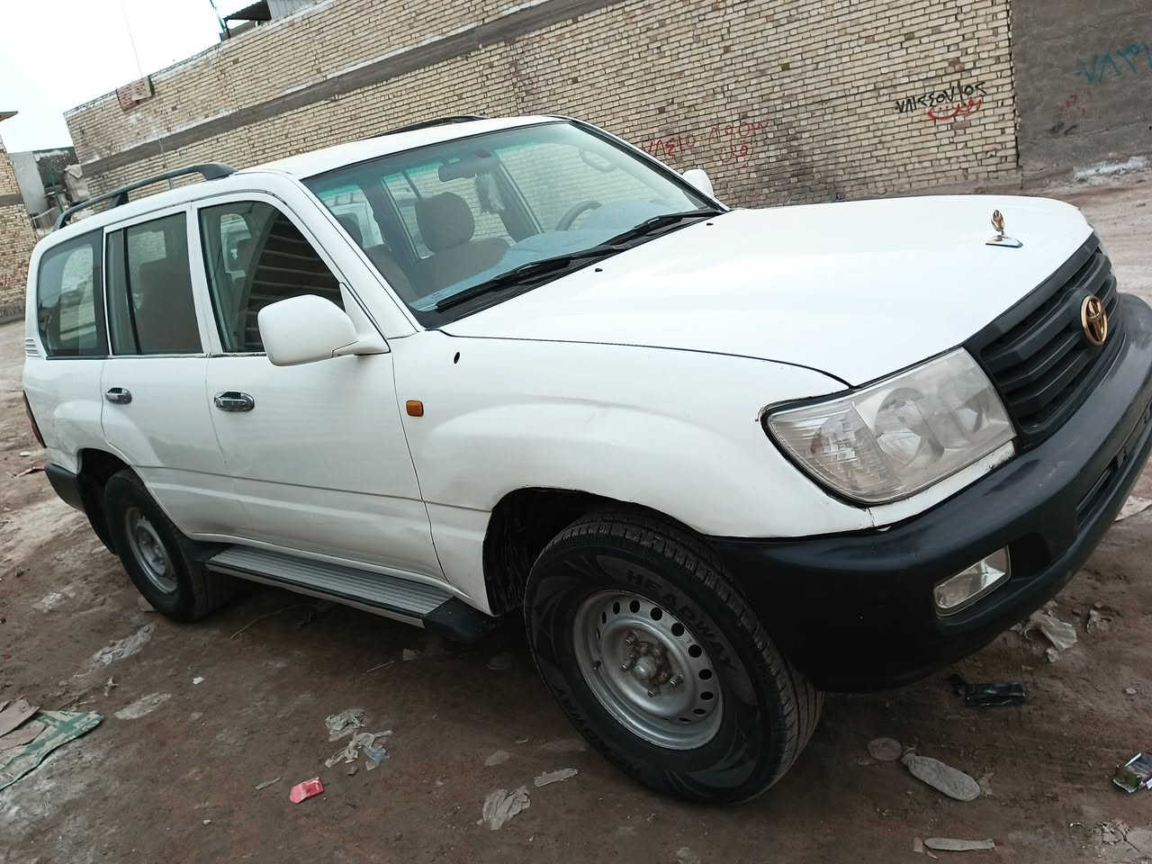 سلام عليكم ورحمه الله وبركاته
لاندكروزر موديل  2004  
كير عادي مزاد بغداد معامله كامله كبل تروح ترقم ابو المزايده نفسه معقب فلوس تعقيب مستلمهن مدفوعه كل الرسوم رقم عل الدوله كمرك اذا اكثر من 6 ورقات اني اتحمل الباقي السياره جاهزه اترايك وين ماتريد تخم تايرات جديد محرك كير لوكير كله شغال السعر  92 الاستفسار الاتصال ***********
