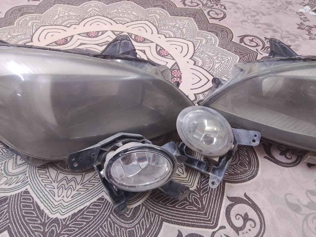 زوج لايت مستعمل نظيف كلش بدون اي كسر مع بروجكترات أمامي مال دعاميه فولكس صالون سعر (٥٠ ) ***********
