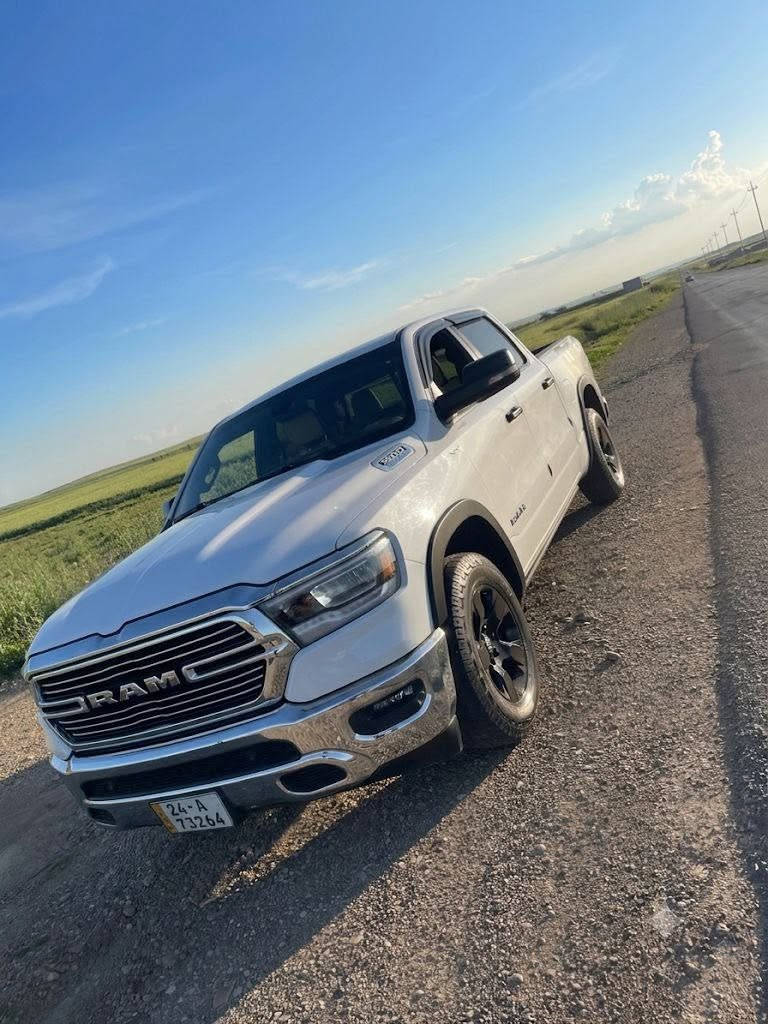 🔥 للبيع دوج رام Big Horn 2021 🔥
📍 دهوك |  

▪️ اللون: أبيض
▪️ المحرك: V6 1500
▪️ ناقل الحركة: أوتوماتيك
▪️ الوقود: بنزين
▪️ الممشى: 80 ألف ميل

✨ المواصفات:
✔️ رادارات أمان وتحكم بالسرعة
✔️ مرايا كهربائية
✔️ مقاعد جلد فاخرة (5 ركاب)
✔️ دوسات كهربائية جانبية
✔️ التحكم برفع وتنزيل الدواسات
✔️ مساحات وخزن متعددة داخلية
✔️ صندوق خلفي (بودي) واسع للتحميل
✔️ فئة Big Horn المميزة والمطلوبة
بودي قصير باب طويل المرغوب

🔹 الحالة العامة ممتازة
🔹 قطعتين صبغ مع تكمة بسيطة
🔹 سيارة نظيفة وجاهزة للاستخدام ولا تحتاج أي مصروف

سيارة عملية وقوية ومناسبة للاستخدام اليومي والسفر، مع راحة عالية ومواصفات ممتازة.

📞، التواصل على الخاص أو الاتصال.
***********
***********
💰 السعر 247$

